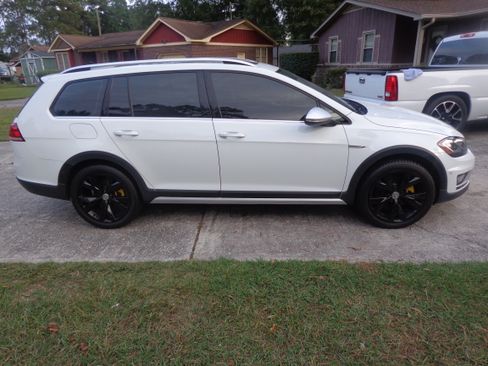 Used 2019 Volkswagen Golf Alltrack SEL image 1
