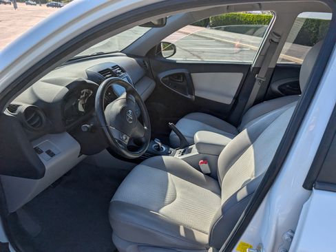 Used 2013 Toyota RAV4 EV image 5