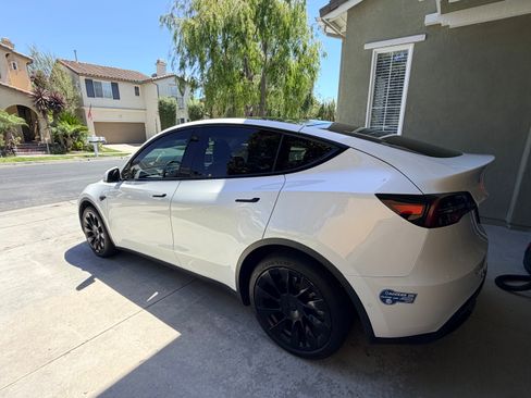 Used 2021 Tesla Model Y Long Range AWD/4WD image 8
