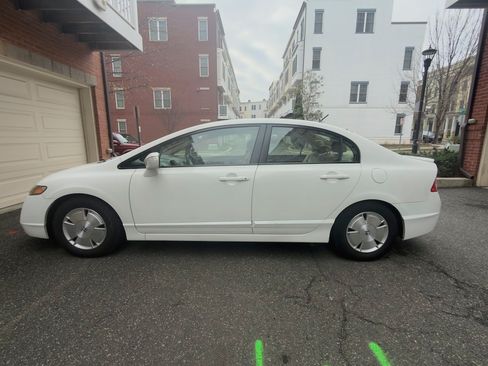 Used 2006 Honda Civic Hybrid Sedan 4D image 2