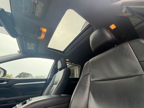 Used 2017 Toyota Highlander XLE image 27