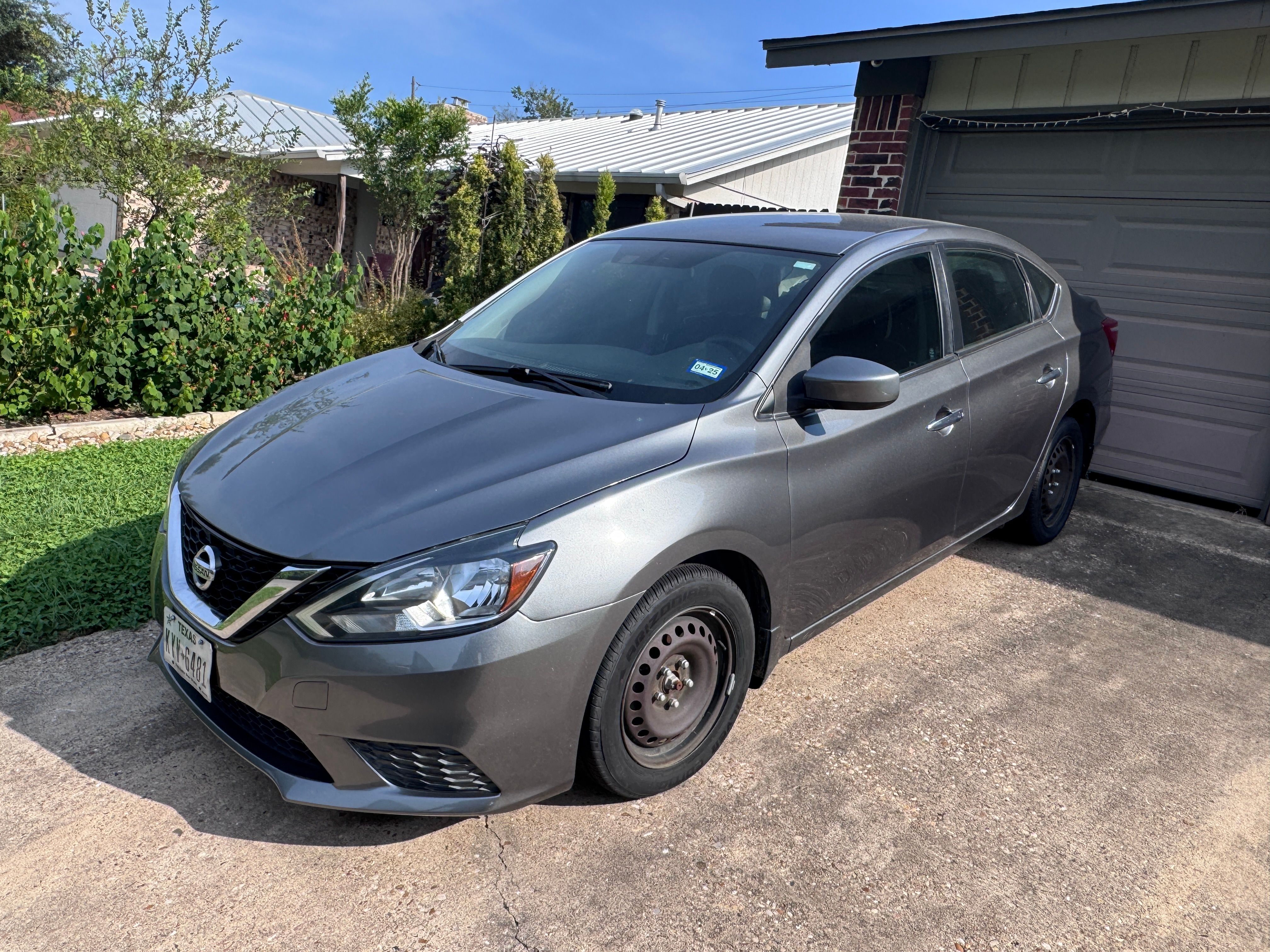 Used 2017 Nissan Sentra SV FWD image 1