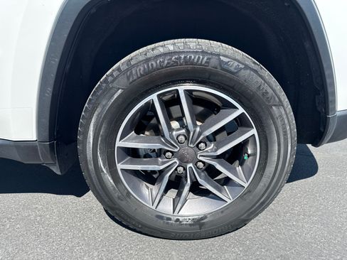 Used 2019 Jeep Grand Cherokee Limited w/ Trailer Tow Group IV AWD/4WD image 28