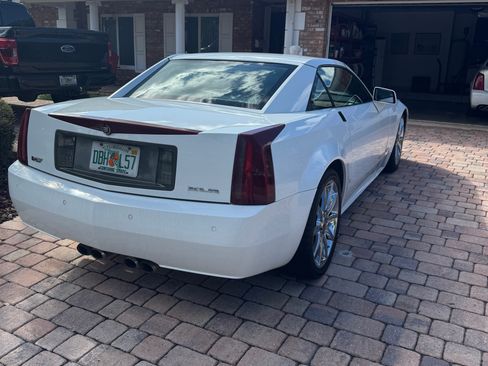 Used 2008 Cadillac XLR V image 9
