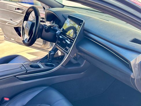 Used 2021 Toyota Avalon XLE image 6