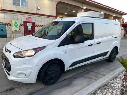 Used 2015 Ford Transit Connect XLT image 2