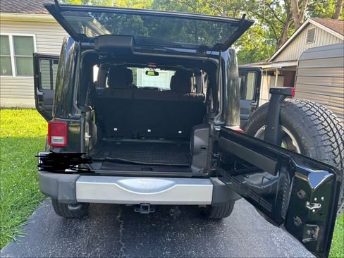 Used 2013 Jeep Wrangler Unlimited Sahara w/ Connectivity Group AWD/4WD image 6