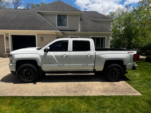 Used 2017 Chevrolet Silverado 1500 LT w/ All Star Edition AWD/4WD image 6