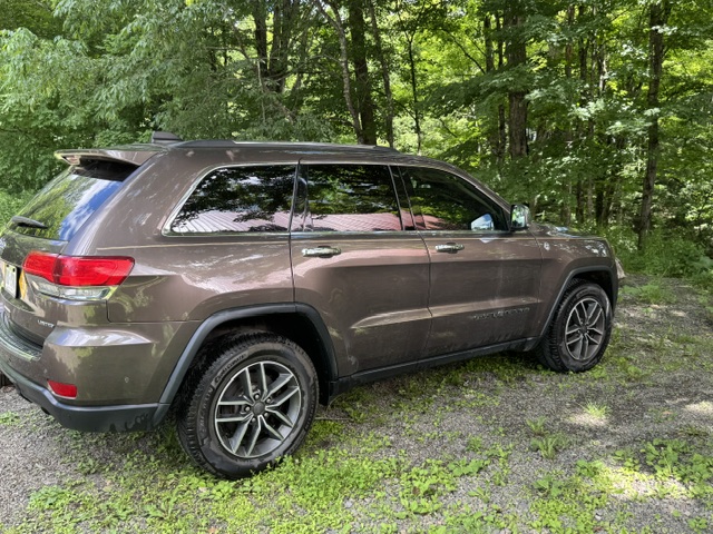 Used 2019 Jeep Grand Cherokee Limited w/ Luxury Group II AWD/4WD image 2