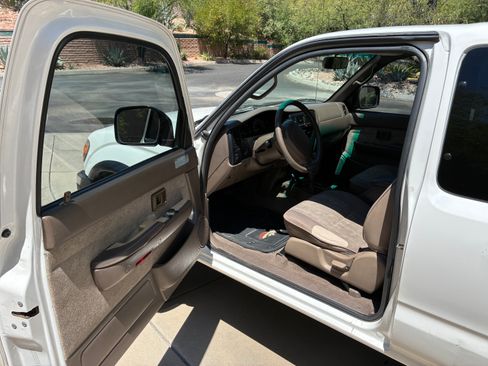 Used 2000 Toyota Tacoma 4x4 Xtracab V6 image 15
