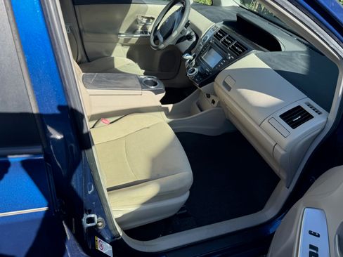 Used 2013 Toyota Prius V Five image 12