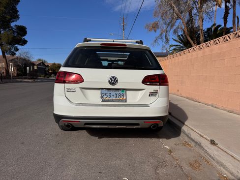 Used 2017 Volkswagen Golf Alltrack SE image 5