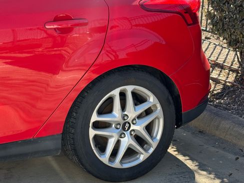 Used 2016 Ford Focus SE w/ Equipment Group 201A image 4