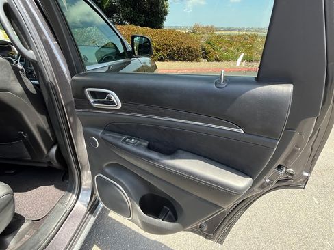 Used 2017 Jeep Grand Cherokee Summit w/ Platinum Appearance Package image 21