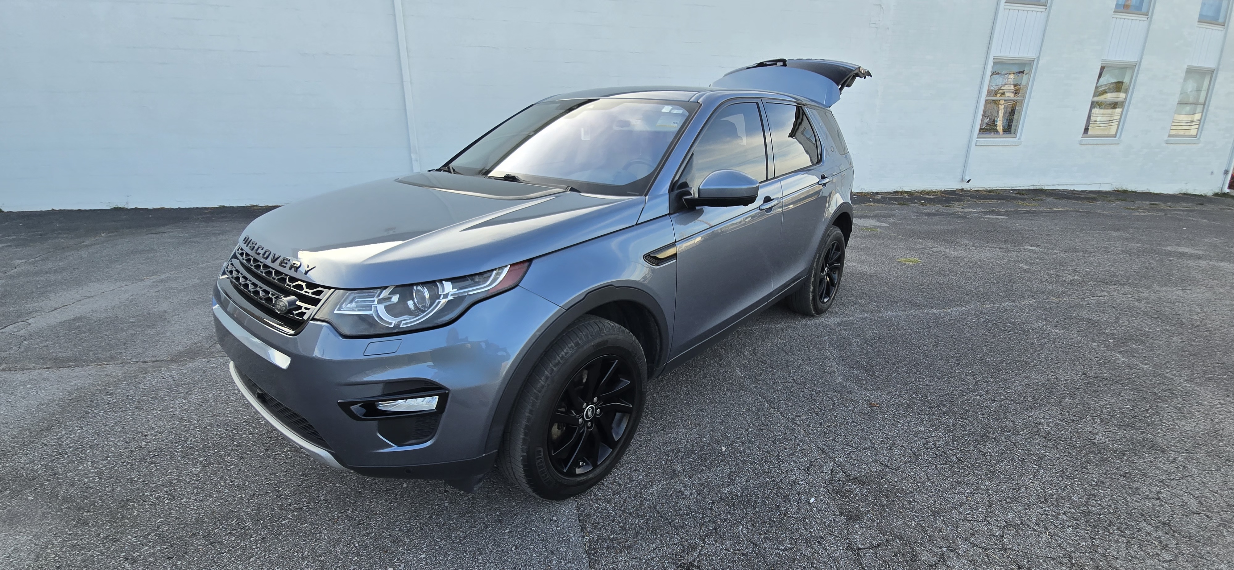 Used 2018 Land Rover Discovery Sport HSE AWD/4WD image 2