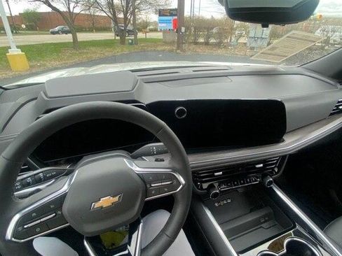Used 2025 Chevrolet Tahoe Premier AWD/4WD image 11