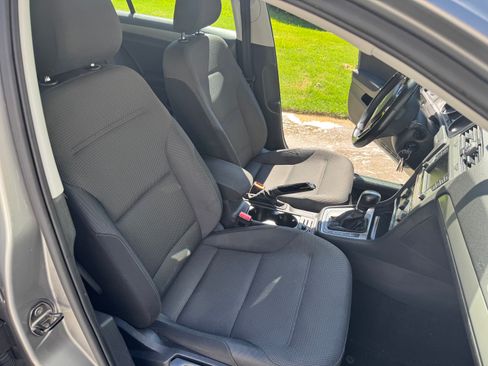 Used 2017 Volkswagen Golf S FWD image 14
