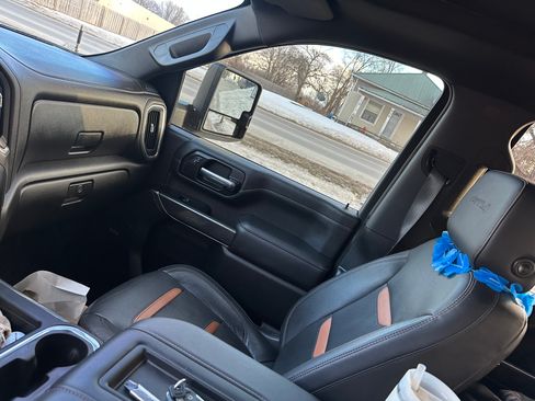 Used 2020 GMC Sierra 2500 AT4 w/ AT4 Premium Package image 11