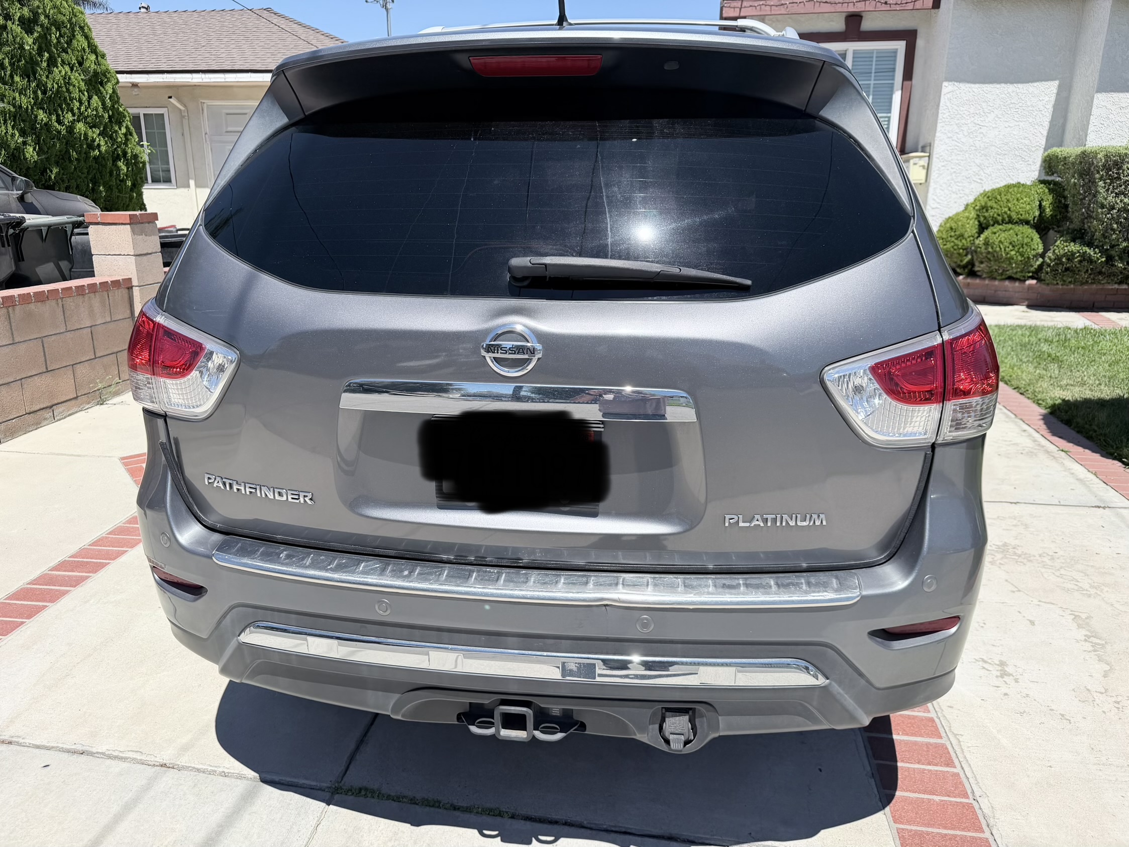 Used 2015 Nissan Pathfinder Platinum w/ Cargo Package FWD image 4