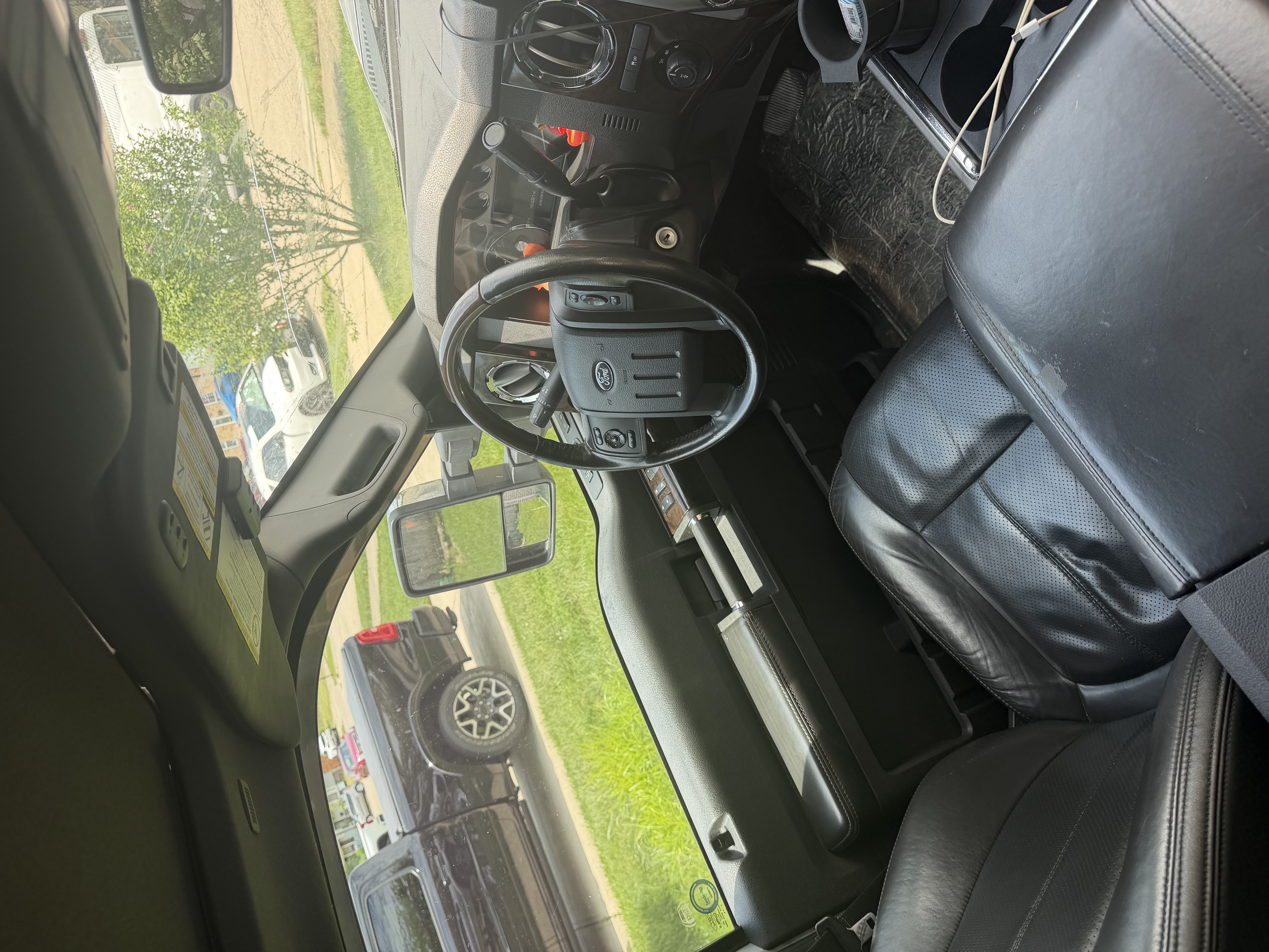 Used 2014 Ford F250 Platinum w/ Platinum Package AWD/4WD image 12