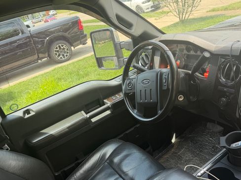 Used 2014 Ford F250 Platinum w/ Platinum Package AWD/4WD image 12