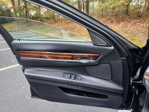 Used 2014 BMW 750Li xDrive image 8