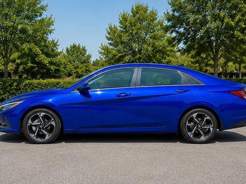 Used 2023 Hyundai Elantra Limited w/ Cargo Package FWD image 6