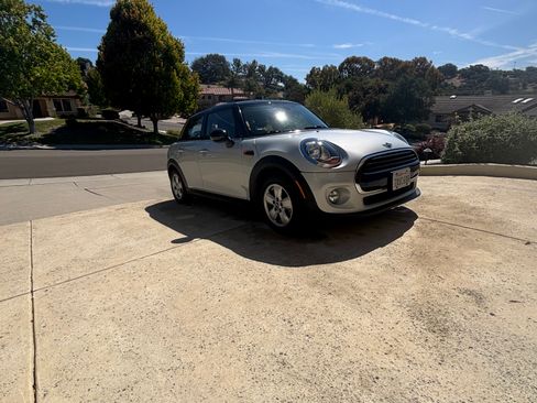 Used 2017 MINI Cooper 4-Door Hardtop FWD image 8