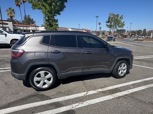 Used 2019 Jeep Compass Latitude w/ Popular Equipment Group FWD image 4