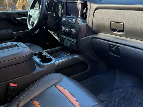 Used 2019 GMC Sierra 1500 AT4 w/ Off Road Performance Package image 11