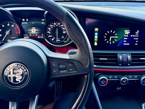 Used 2019 Alfa Romeo Giulia Quadrifoglio image 12