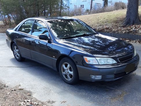 Used 1999 Lexus ES 330 FWD image 1