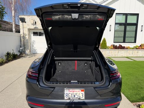 Used 2018 Porsche Panamera 4 image 11