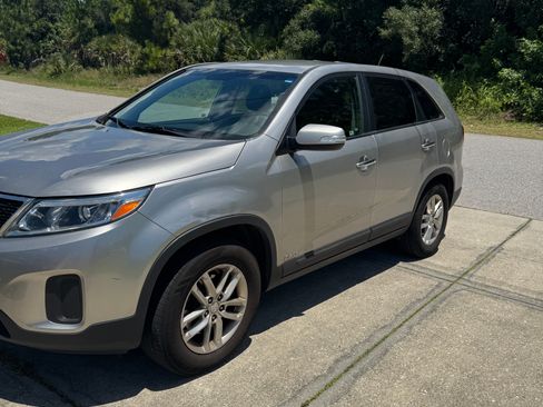 Used 2014 Kia Sorento LX AWD/4WD image 4
