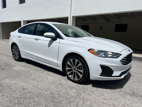 Used 2020 Ford Fusion SE image 8
