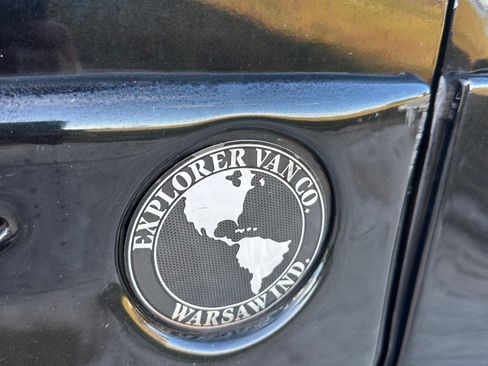 Used 2017 Mercedes-Benz Metris Passenger image 5