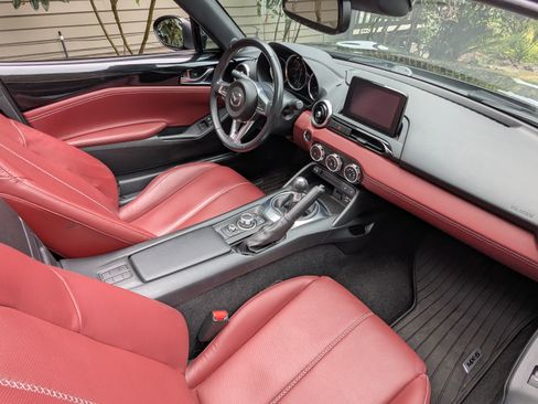 Used 2020 MAZDA MX-5 Miata RF Grand Touring w/ Appearance Package RWD image 4