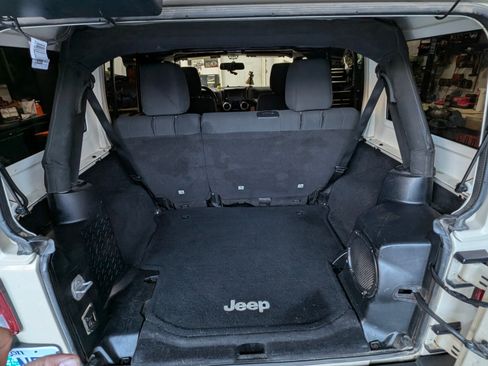 Used 2011 Jeep Wrangler Unlimited Sahara w/ Connectivity Group image 13