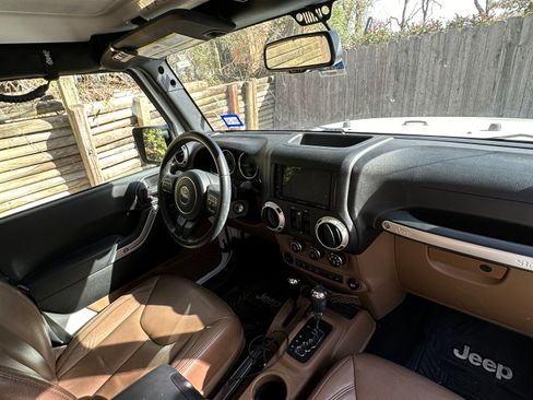 Used 2018 Jeep Wrangler Unlimited Sahara image 17