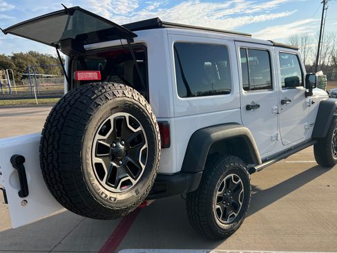 Used 2016 Jeep Wrangler Unlimited Rubicon image 10
