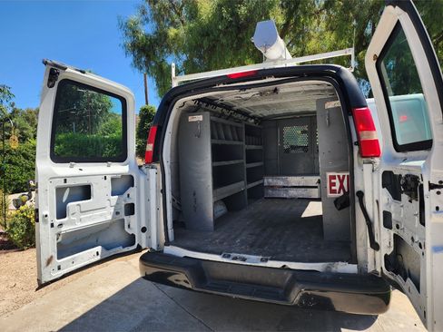 Used 2012 Chevrolet Express 2500 image 9