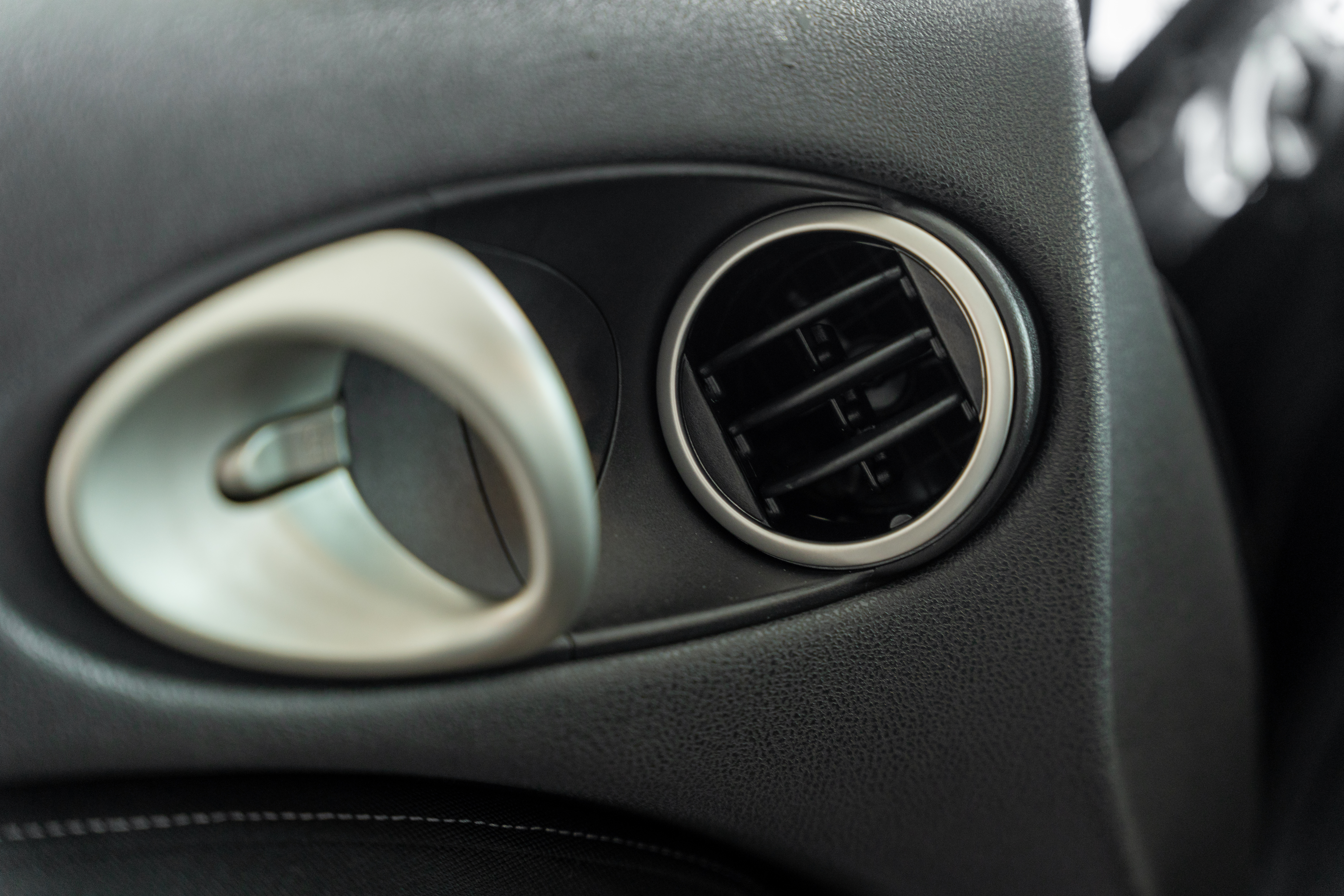 Used 2014 Nissan 370Z Coupe RWD image 14