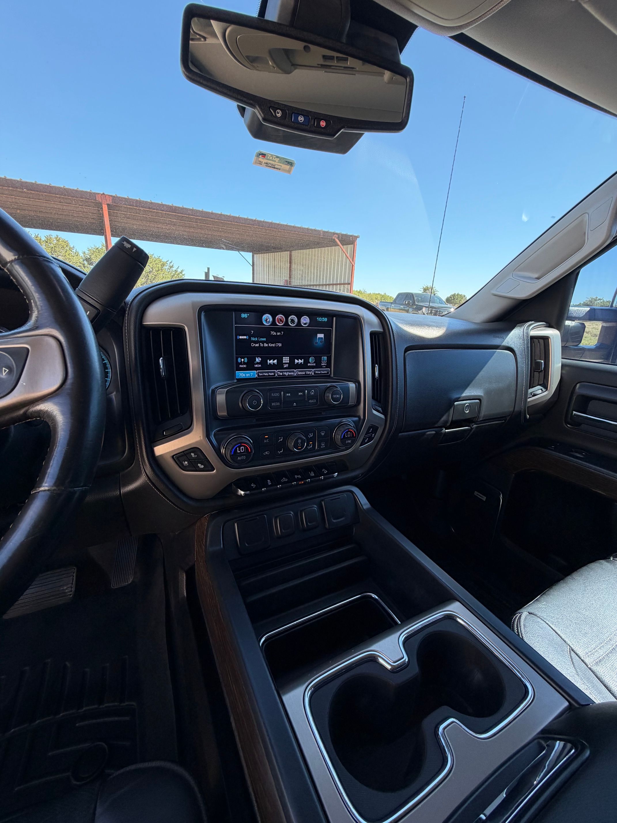 Used 2017 GMC Sierra 2500 Denali w/ Suspension Package, Off-Road AWD/4WD image 11