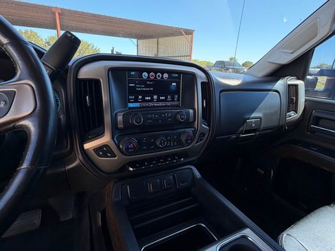 Used 2017 GMC Sierra 2500 Denali w/ Suspension Package, Off-Road AWD/4WD image 11