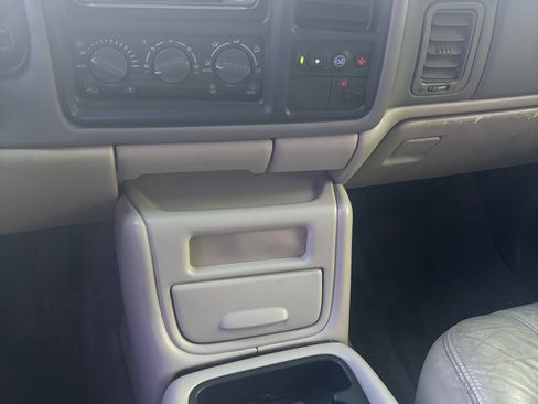 Used 2001 Chevrolet Tahoe LT w/ LT Preferred Equipment Group image 6