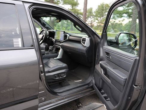 Used 2022 Toyota Tundra Platinum w/ Advanced Package AWD/4WD image 16