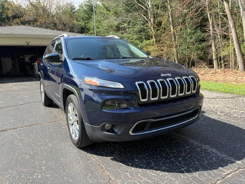 Used 2014 Jeep Cherokee Limited w/ Luxury Group AWD/4WD image 10