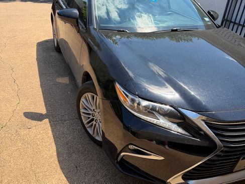 Used 2017 Lexus ES 350 w/ Accessory Package FWD image 2