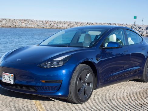Used 2023 Tesla Model 3 Standard Range image 4