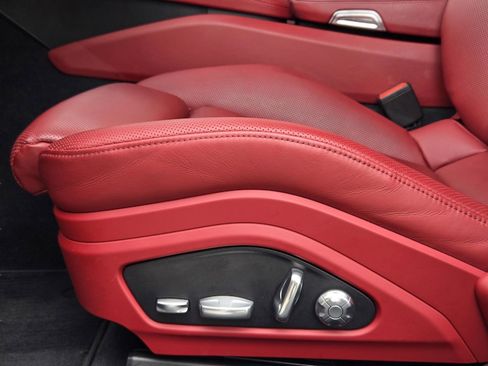 Used 2018 Porsche Panamera image 9